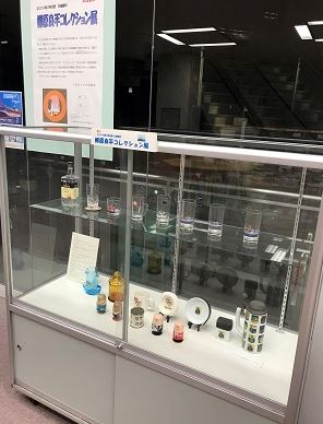 柳原良平コレクション展　ケース展示の様子